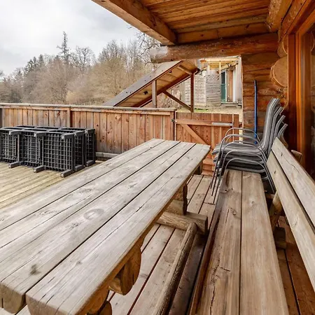 Naturstammhaus Almhuette